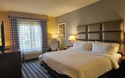 Holiday Inn Express & Suites Perry-National Fairground Area #34 by IHG