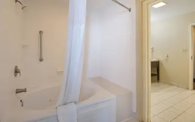 Comfort Suites Beachside