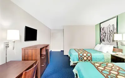 Super 8 by Wyndham Brockton