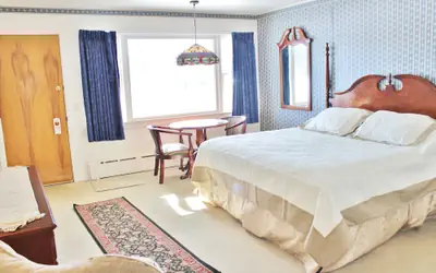 Sara Placid Inn & Suites