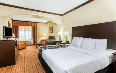 La Quinta by Wyndham Ennis