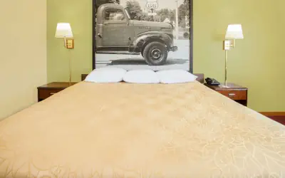 Super 8 by Wyndham Normal Bloomington