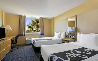 La Quinta Inn & Suites by Wyndham Sunrise