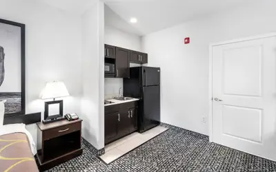 Super 8 by Wyndham Mansfield LA