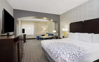 La Quinta by Wyndham Palestine