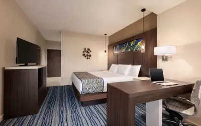 La Quinta Inn & Suites by Wyndham Orlando - IDrive Theme Parks