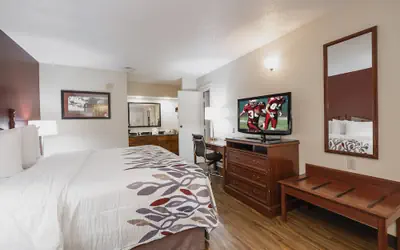 Red Roof Inn & Suites Calhoun