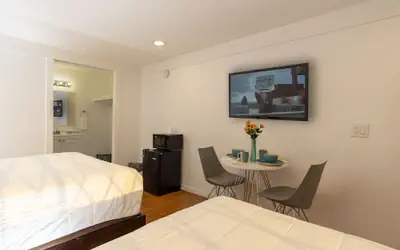 Spinnaker Inn of Naples