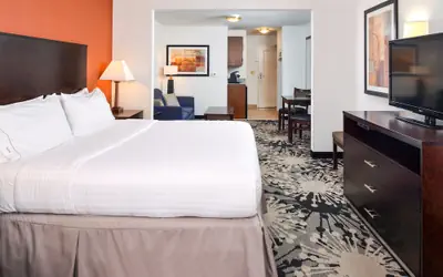 Holiday Inn Express & Suites Greenfield by IHG
