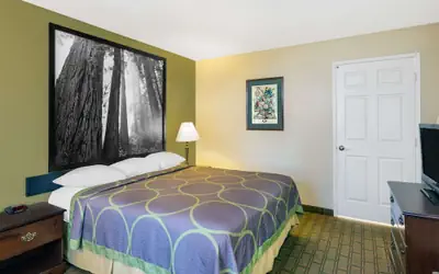 Super 8 by Wyndham Corning