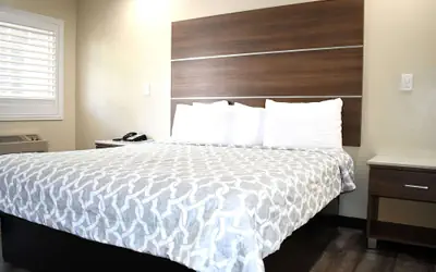 Travelodge by Wyndham Long Beach Convention Center