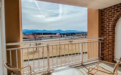 Comfort Inn & Suites Raphine - Lexington near I-81 and I-64