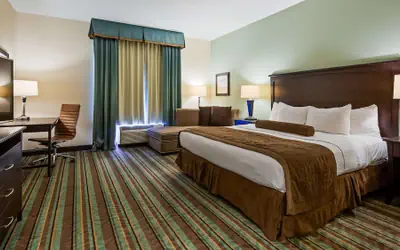 Best Western Plus Chain of Lakes Inn & Suites