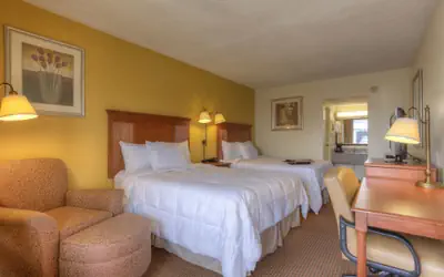 Econo Lodge Byron near Historic District - Warner Robins