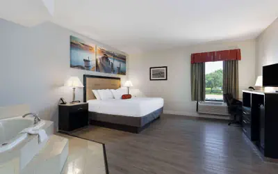 Days Inn & Suites by Wyndham Lakeland