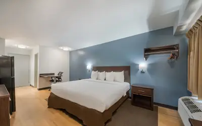 HomeTowne Studios by Red Roof San Antonio - Seaworld/Northwest