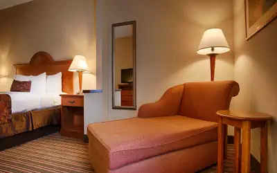 Best Western Plus Edison Inn