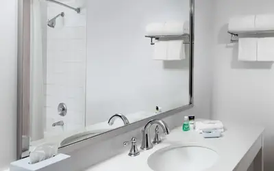 Four Points by Sheraton Bakersfield