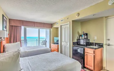 Beachfront Condo in Myrtle Beach w/ Pool Access