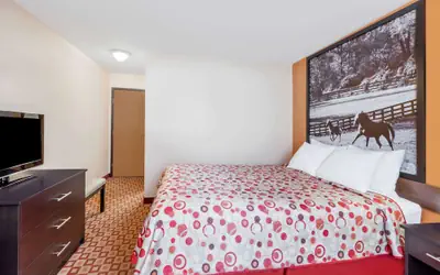 Super 8 by Wyndham Bowling Green South