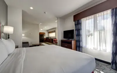 Holiday Inn Express and Suites Oklahoma City North by IHG