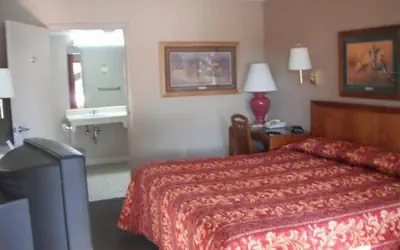 Days Inn by Wyndham Clanton AL