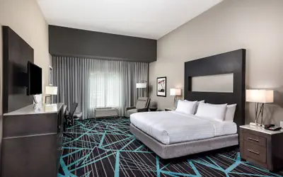 Holiday Inn Express & Suites - Charlotte Airport by IHG