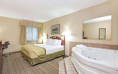 Baymont by Wyndham Louisville Airport South