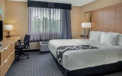 La Quinta by Wyndham Naples Downtown