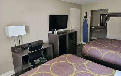 Super 8 by Wyndham Metairie