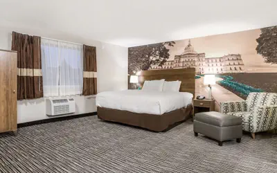 Clarion Pointe East Lansing University Area