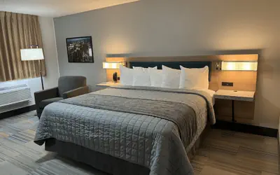 Bearcat Inn and Suites