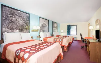 Super 8 by Wyndham Forest Park