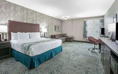 La Quinta Inn & Suites by Wyndham DFW West-Glade Parks