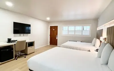 Nob Hill Motor Inn -Newly Updated Rooms!