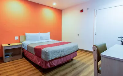 Motel 6-Bakersfield, CA - Airport