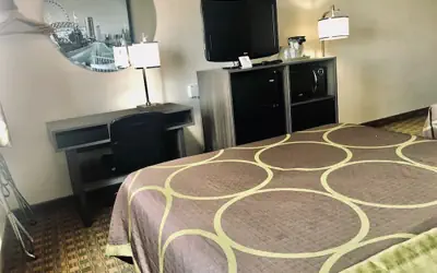 Super 8 by Wyndham Peru Starved Rock State Park