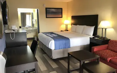 Days Inn by Wyndham Greensboro Airport