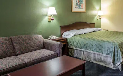 Rodeway Inn & Suites Plymouth Hwy 64