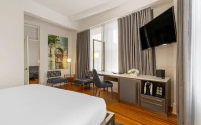 Hotel Gibbs Downtown Riverwalk