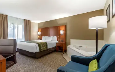 Comfort Inn & Suites - near Robins Air Force Base Main Gate