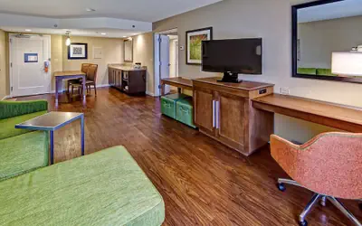 Hampton Inn and Suites Asheville Airport