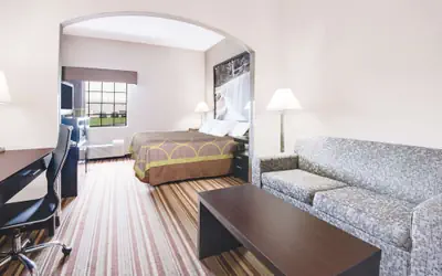 Super 8 by Wyndham Monett