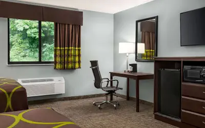 Super 8 by Wyndham Grove City