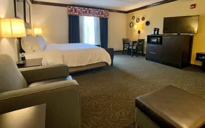 Holiday Inn Express Hotel & Suites Charleston - Northwoods by IHG