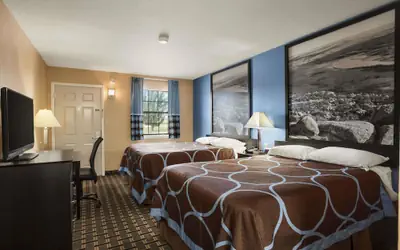 Super 8 by Wyndham Henryetta