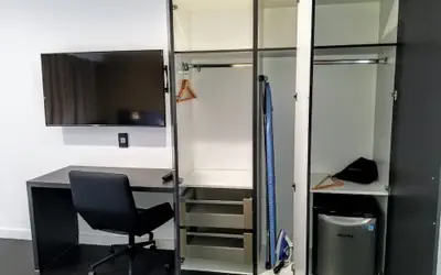 Glen Capri Inn and Suites - Burbank Universal