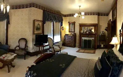 The Redstone Inn and Suites