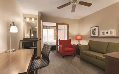 Country Inn & Suites by Radisson, Forest Lake, MN