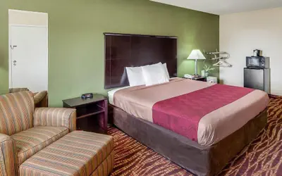 Econo Lodge Inn & Suites San Antonio near Frost Bank Center